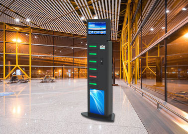 공항 기차역을 위해 휴대폰 충전소 간이 건축물 자동 판매기를 광고하는 6개의 로커